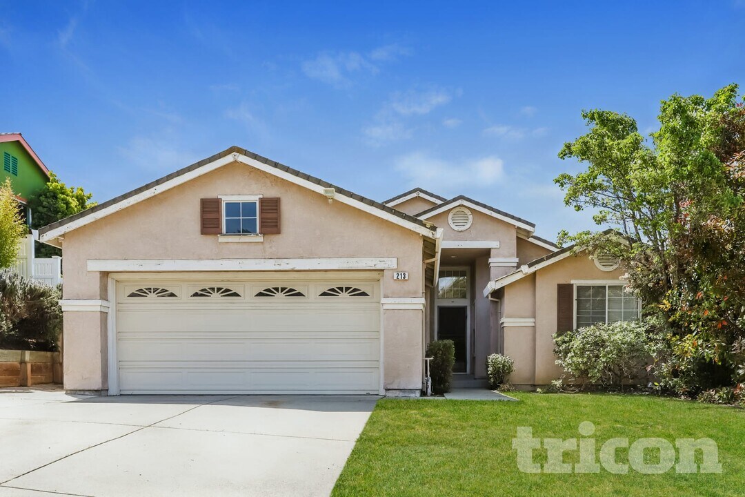 213 Jana Way in American Canyon, CA - Building Photo
