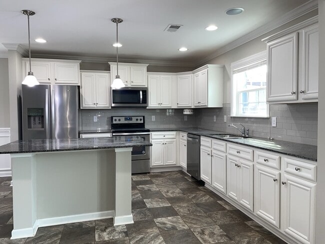 131 Screech Dr in Fountain Inn, SC - Foto de edificio - Building Photo
