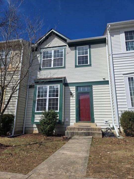 3254 Gina Pl in Woodbridge, VA - Building Photo