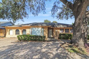 5554 Beechnut St in Houston, TX - Building Photo