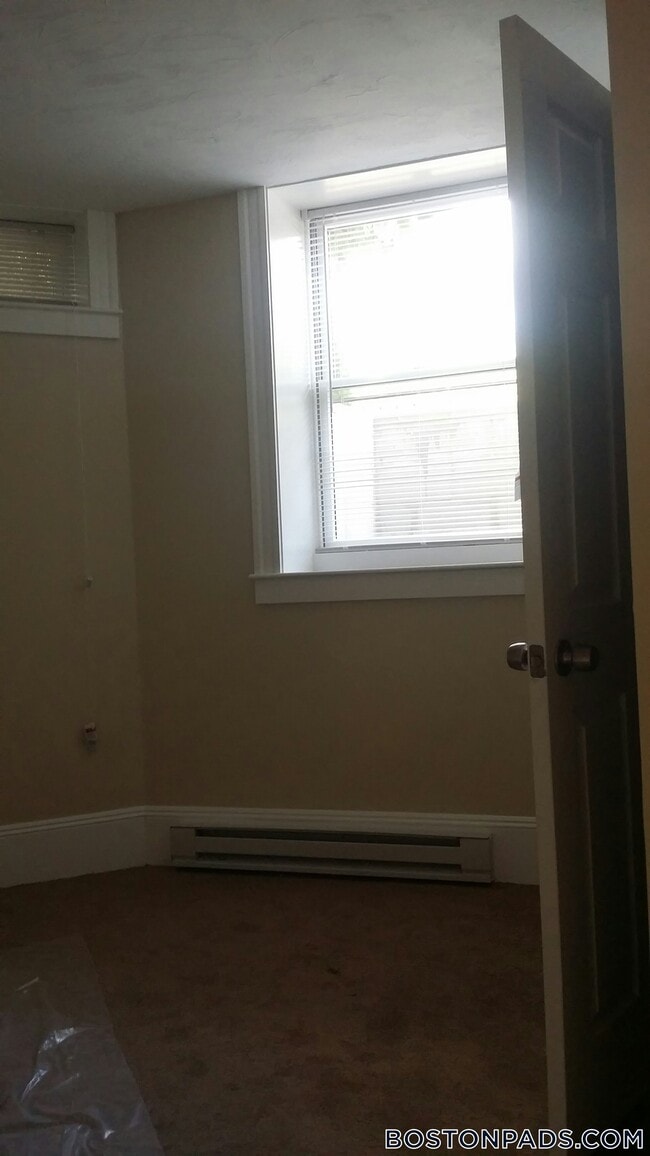 55 Park Dr, Unit G-4 in Boston, MA - Foto de edificio - Building Photo