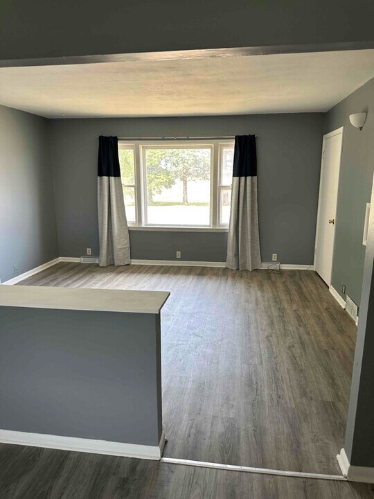 149 E 1st St in Assaria, KS - Foto de edificio