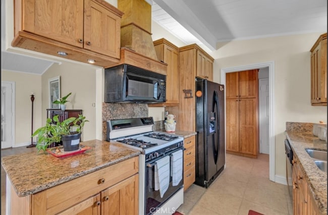 property at 410 S Newton St