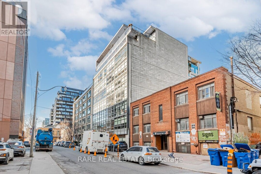 42-342 Camden St in Toronto, ON - Building Photo