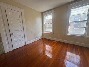 83 Gibbs St, Unit 2 in New Haven, CT - Foto de edificio - Building Photo