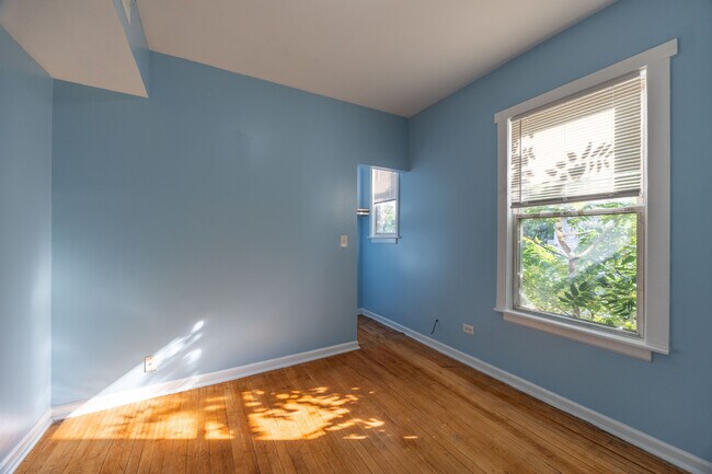 4058 W Congress Pky, Unit 4058-2S in Chicago, IL - Building Photo - Building Photo