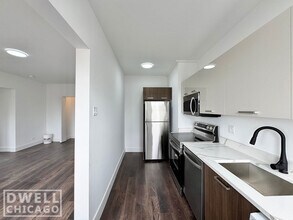1553 W Hollywood Ave, Unit 2 in Chicago, IL - Building Photo - Building Photo