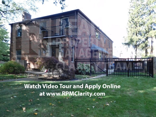 property at 2458 Kenwood Blvd