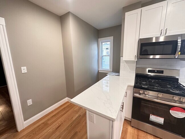 114 Rogers Ave-Unit -1 in Somerville, MA - Building Photo - Building Photo