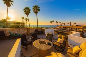 100 Paseo De La Playa in Redondo Beach, CA - Foto de edificio - Building Photo