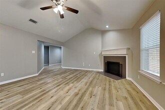 22 Orchid Grove Pl in Conroe, TX - Building Photo - Building Photo