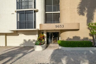 Casa Grande On Vanderbilt Beach in Naples, FL - Foto de edificio - Building Photo