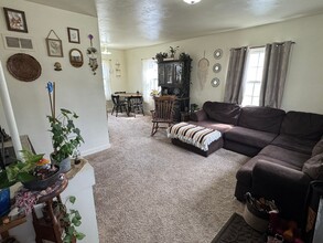 1106 Burnett Ave in Ames, IA - Building Photo - Building Photo