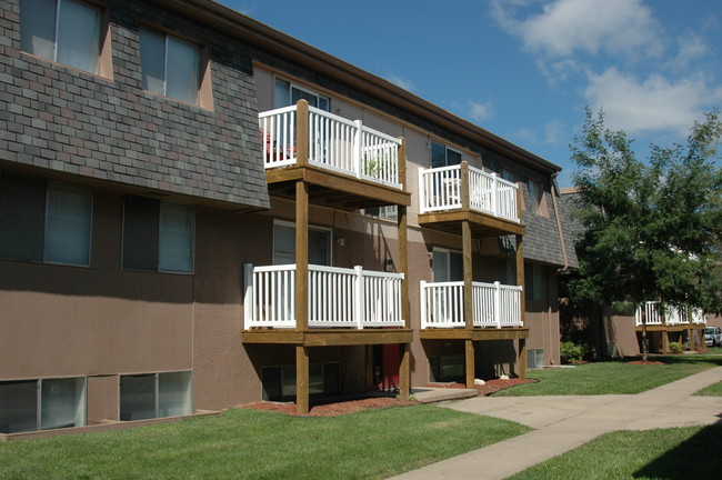 Riverbend - Newly Renovated! Call today! in Council Bluffs, IA - Foto de edificio - Building Photo