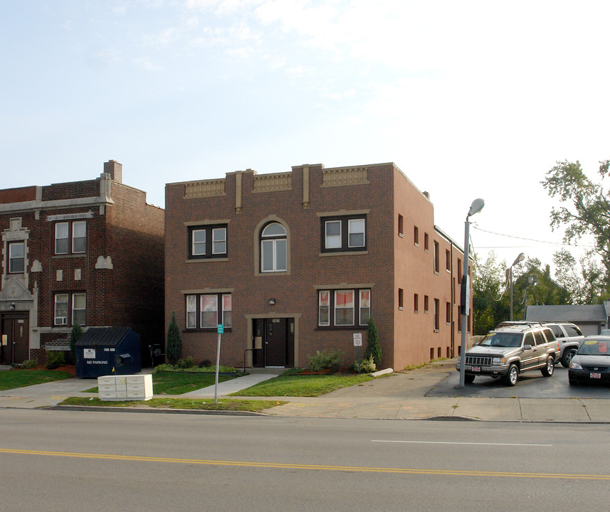 2421 Delaware Ave in Buffalo, NY - Building Photo