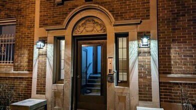 2752 N Bartlett Ave, Unit 3 in Milwaukee, WI - Building Photo - Building Photo