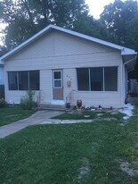 302 Elles Ave in Carterville, IL - Building Photo