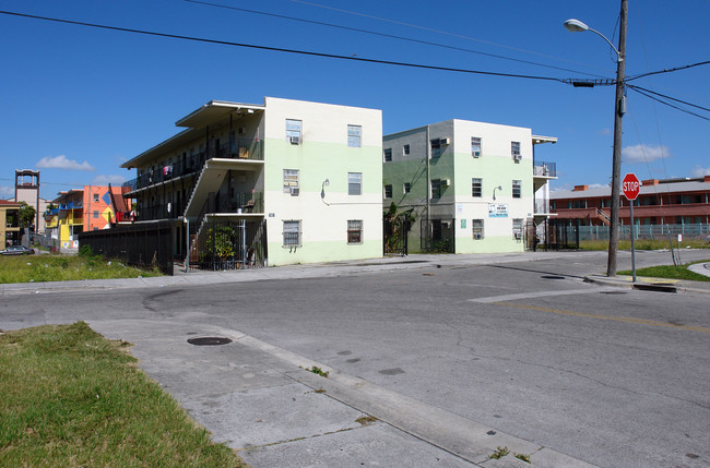 1801-1805 NW 2nd Ct in Miami, FL - Foto de edificio - Building Photo