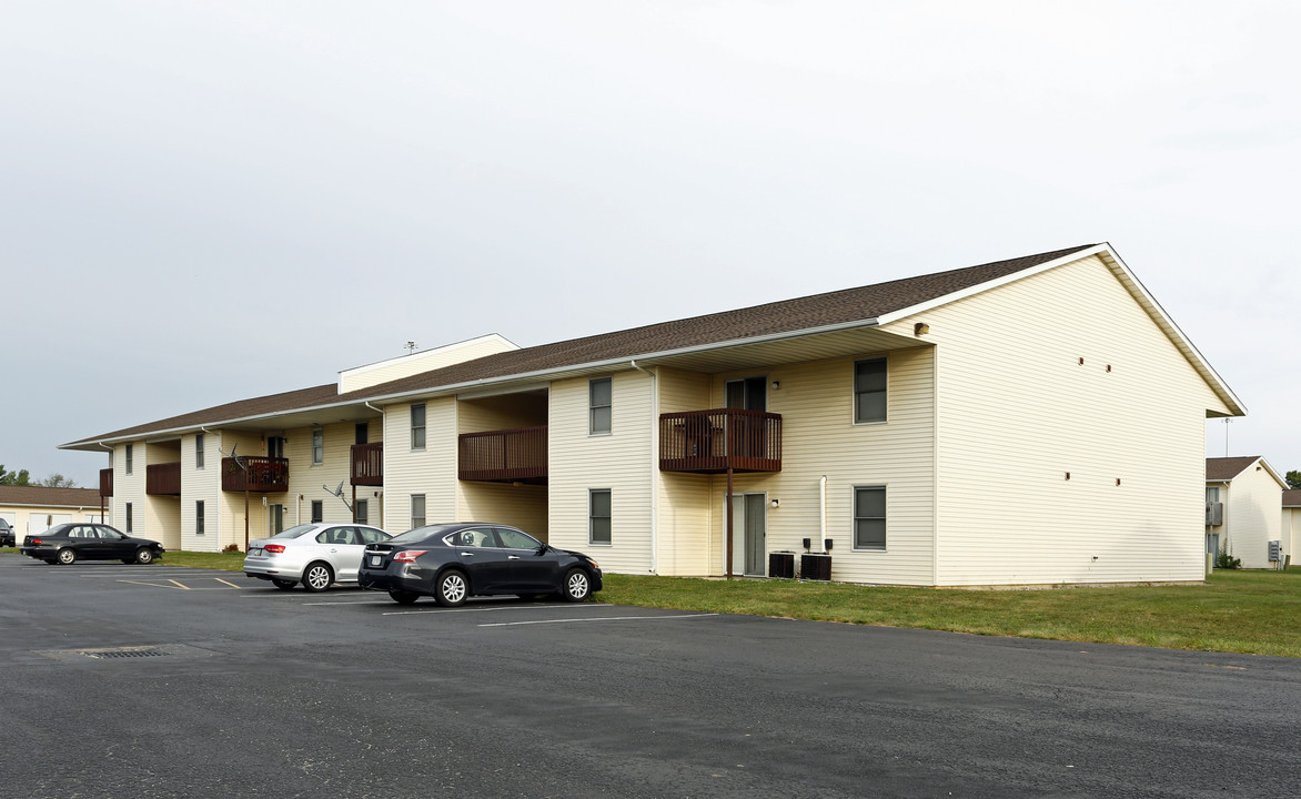 Sandusky Square Apartments in Findlay, OH - Building Photo