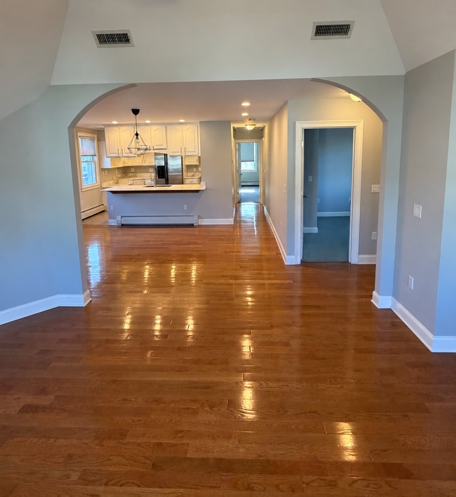 79 Scofield Ave, Unit B