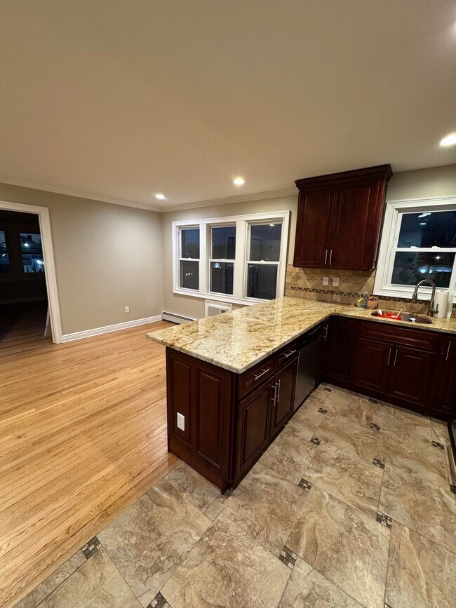 7 Cammerer Ave, Unit 2 in East Rockaway, NY - Building Photo - Building Photo
