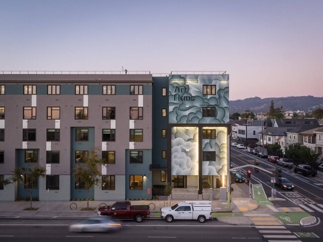 ArtHaus 820 in Oakland, CA - Foto de edificio - Building Photo