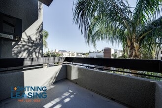 11227 Morrison St in Los Angeles, CA - Building Photo - Building Photo