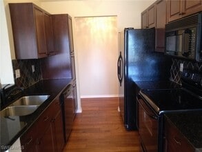 110 Bennington Dr in Naples, FL - Building Photo - Building Photo