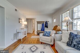 10837 Warwick Ave in Fairfax, VA - Building Photo