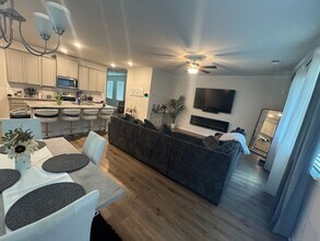 644 River Gdns Dr in Atlanta, GA - Building Photo - Building Photo