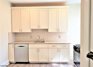 14 Forest St in Montclair, NJ - Building Photo - Building Photo