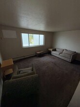 14835 Euclid Ave in East Cleveland, OH - Building Photo - Building Photo