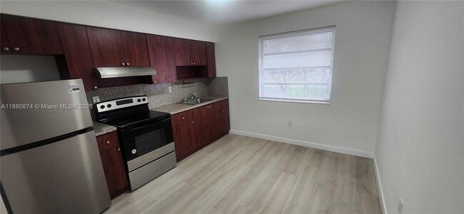 111 NW 152nd St in Miami, FL - Building Photo - Building Photo