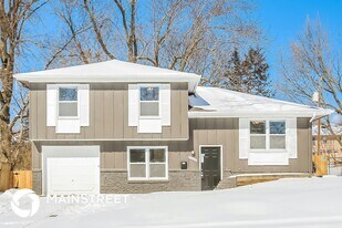 9306 Fairwood Dr in Kansas City, MO - Building Photo