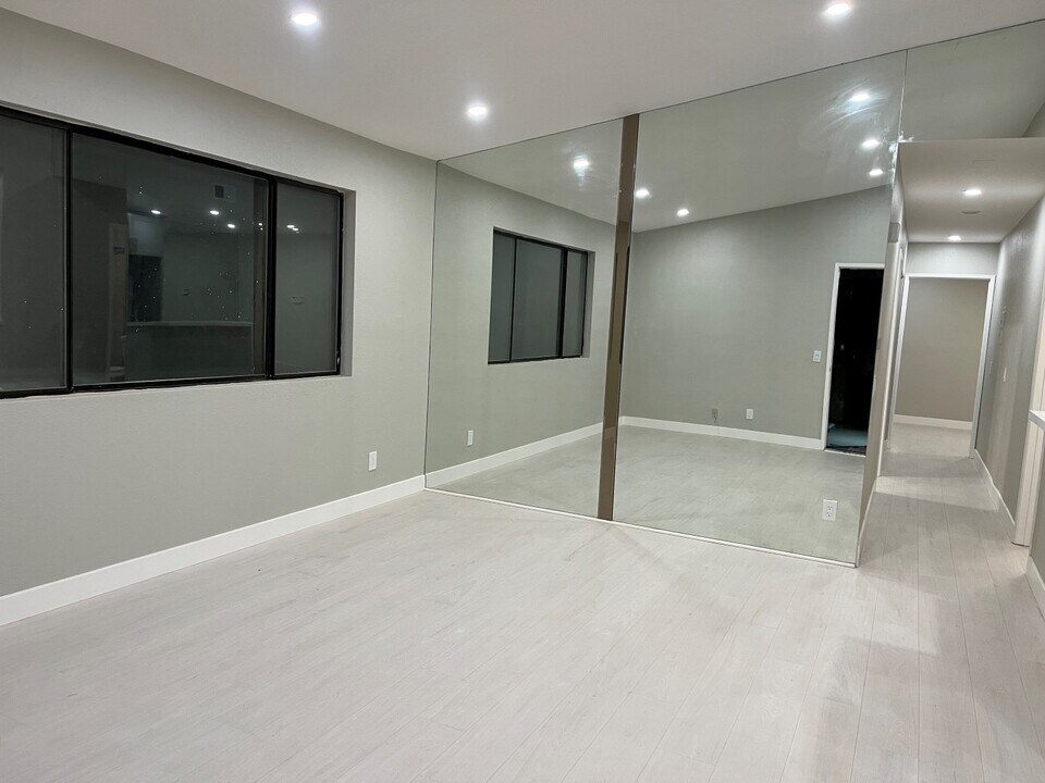 31200 Landau Blvd in Cathedral City, CA - Foto de edificio