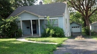 10622 E Scarritt Ave in Sugar Creek, MO - Building Photo