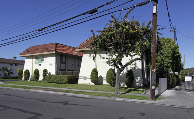 7591 Franklin in Buena Park, CA - Foto de edificio - Building Photo