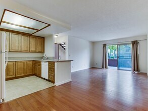 5934 Rancho Mission Rd in San Diego, CA - Building Photo - Building Photo