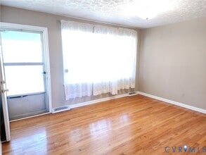 1071 Samuel Rd in Alton, VA - Building Photo - Building Photo