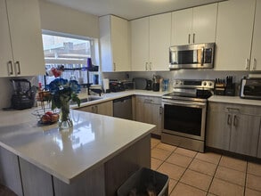 8908 NW 187th St in Hialeah, FL - Building Photo - Building Photo