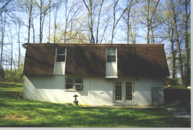 2556 Vick Ln in Woodlawn, TN - Foto de edificio - Building Photo