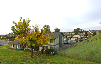 Clifford Manor in Watsonville, CA - Foto de edificio - Building Photo