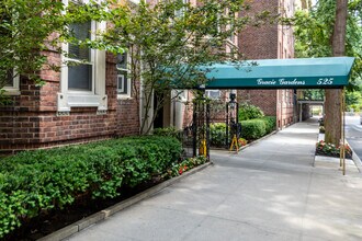 Gracie Gardens in New York, NY - Foto de edificio - Building Photo