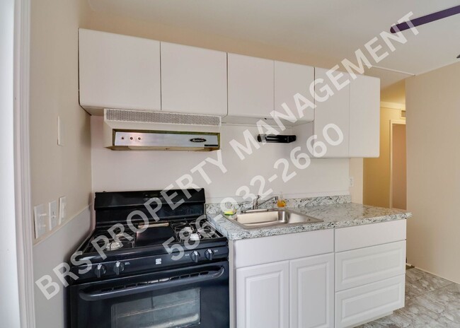 1712 E Goulson Ave in Hazel Park, MI - Building Photo - Building Photo