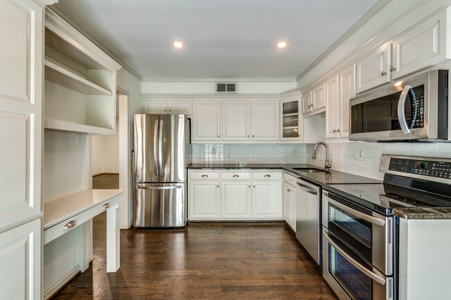 8629 Edgemere Rd