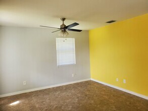 4275 Woodside Ave in Ft. Myers, FL - Building Photo - Building Photo