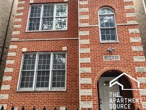 842 N Wood St, Unit 3f in Chicago, IL - Foto de edificio - Building Photo