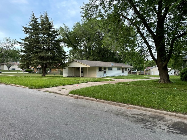 property at 708 S Malcolm Ave