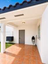 7532 NW 176th St in Hialeah, FL - Building Photo - Building Photo