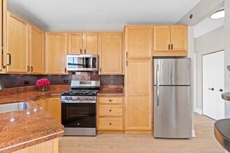 511 Prestwick Ln in Wheeling, IL - Building Photo - Building Photo